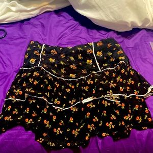 Black skirt with flowers, great condition, side zipper, ruffles